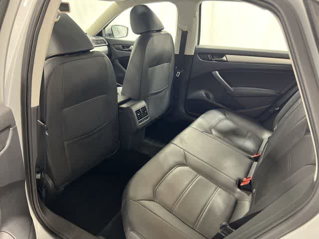 Thumbnail: 2013 Volkswagen Passat - 24
