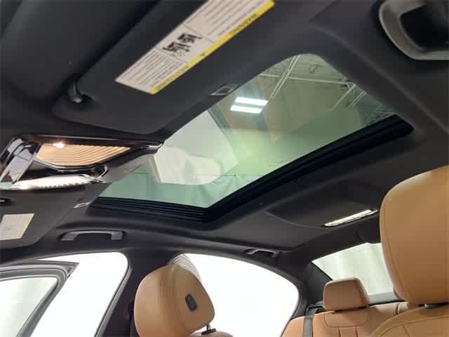 Thumbnail: 2022 BMW 5 Series - 23