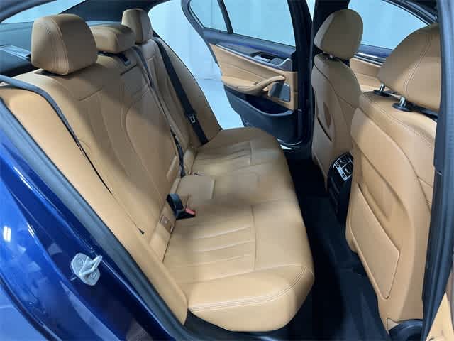 Thumbnail: 2022 BMW 5 Series - 25