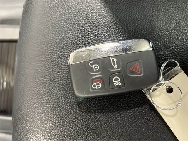 Thumbnail: 2019 Land Rover Discovery Sport - 33