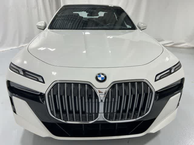 Thumbnail: 2023 BMW 7 Series - 16