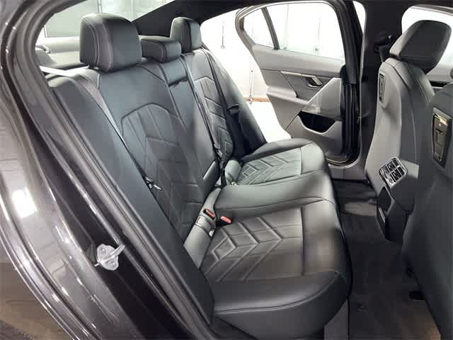 Thumbnail: 2025 BMW 5 Series - 25