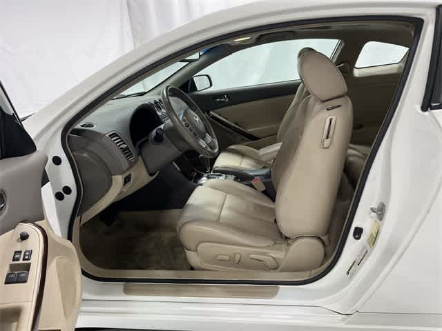 Thumbnail: 2010 Nissan Altima - 10