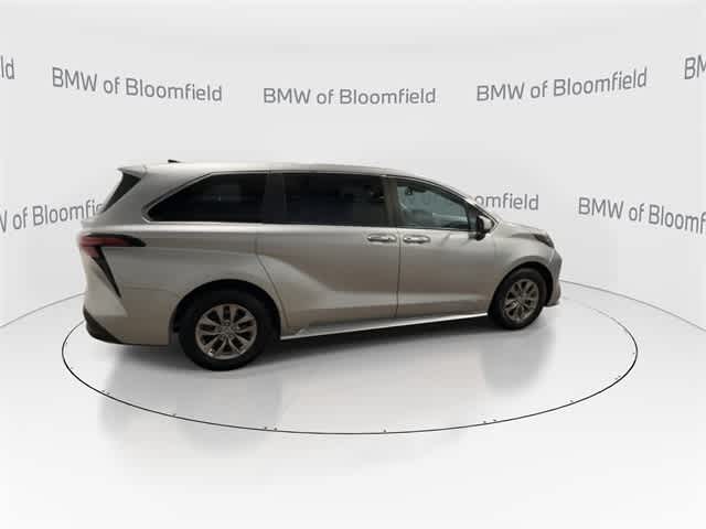 Thumbnail: 2021 Toyota Sienna - 8