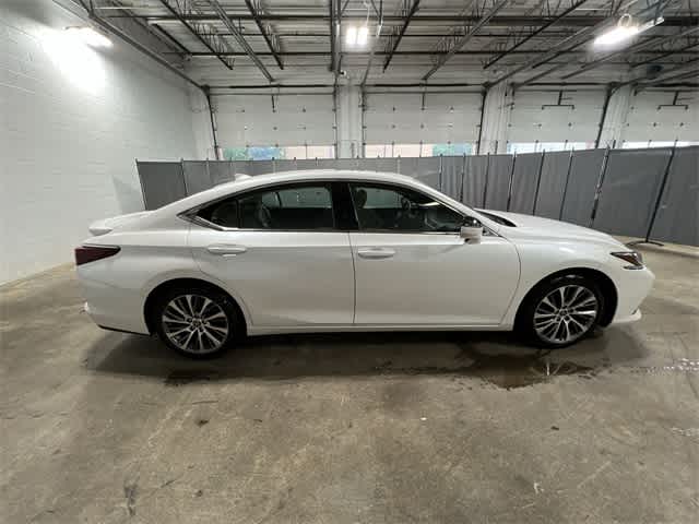 Thumbnail: 2020 Lexus ES - 15