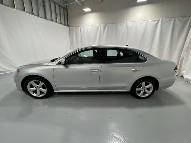 Thumbnail: 2013 Volkswagen Passat - 11