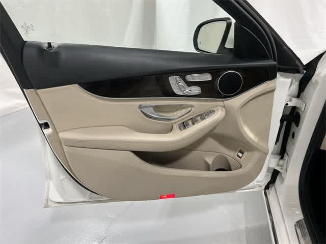 Thumbnail: 2016 Mercedes-Benz C-Class - 36