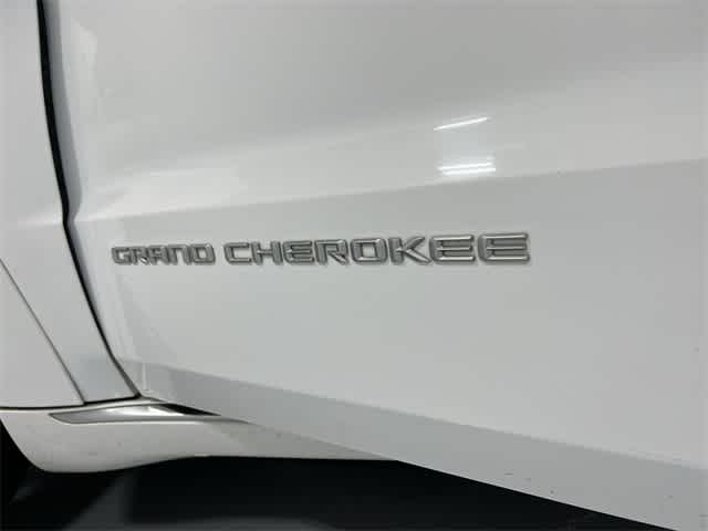 Thumbnail: 2015 Jeep Grand Cherokee - 18