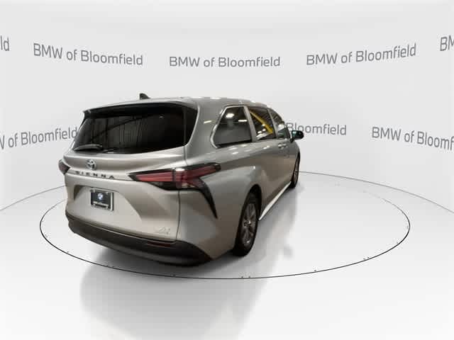 Thumbnail: 2021 Toyota Sienna - 7