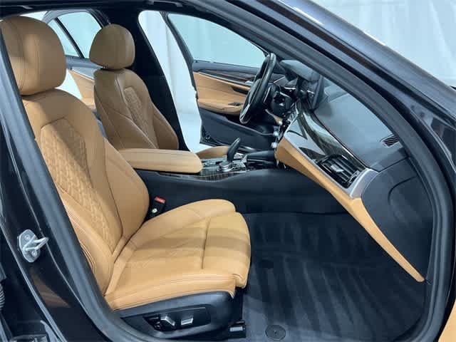 Thumbnail: 2022 BMW 5 Series - 26