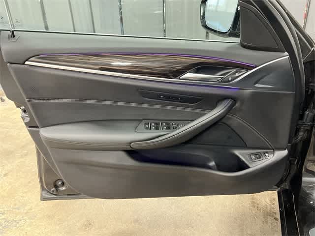 Thumbnail: 2018 BMW 5 Series - 36