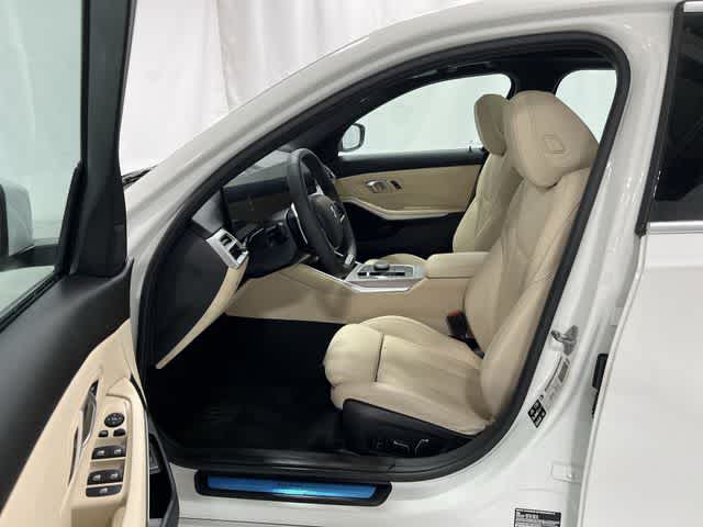 Thumbnail: 2025 BMW 3 Series - 10