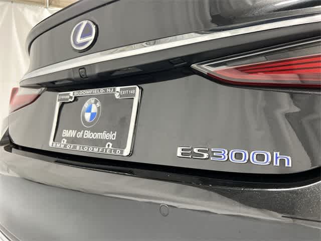 Thumbnail: 2022 Lexus ES - 17