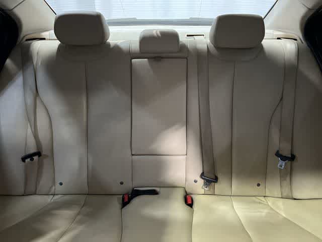 Thumbnail: 2012 BMW 3 Series - 21