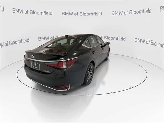 Thumbnail: 2022 Lexus ES - 7