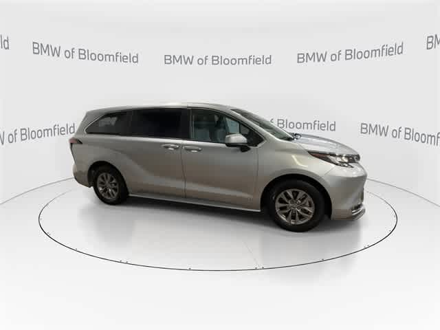 Thumbnail: 2021 Toyota Sienna - 9