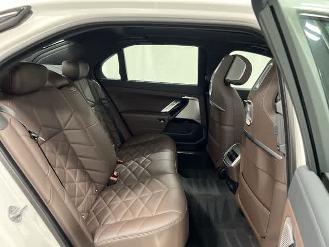 Thumbnail: 2023 BMW 7 Series - 25