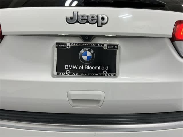 Thumbnail: 2015 Jeep Grand Cherokee - 17