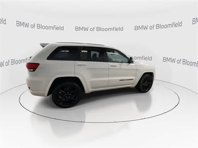 Thumbnail: 2017 Jeep Grand Cherokee - 8