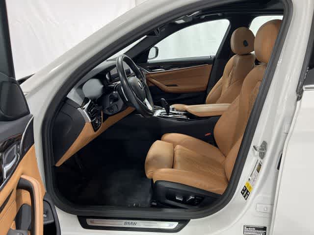 Thumbnail: 2023 BMW 5 Series - 10