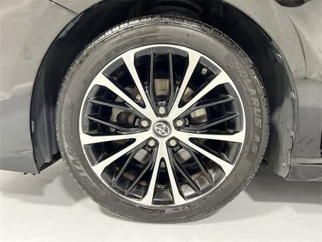 Thumbnail: 2018 Toyota Camry - 18