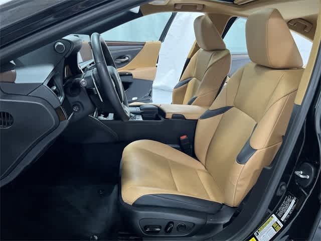 Thumbnail: 2022 Lexus ES - 21