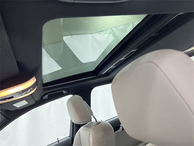 Thumbnail: 2010 Mercedes-Benz C-Class - 23