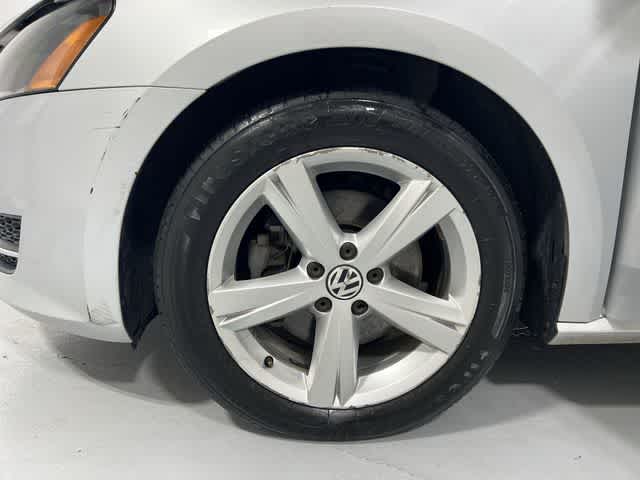 Thumbnail: 2013 Volkswagen Passat - 18