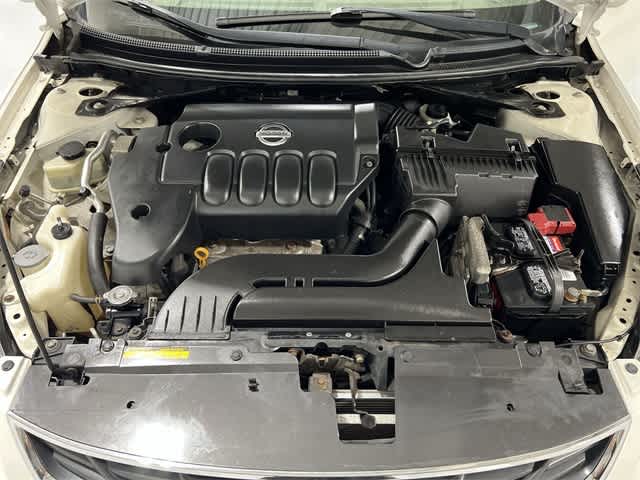 Thumbnail: 2010 Nissan Altima - 19