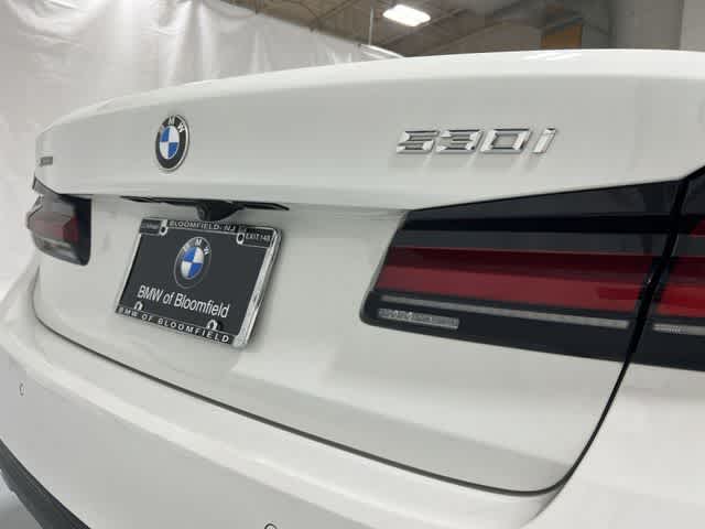 Thumbnail: 2023 BMW 5 Series - 17