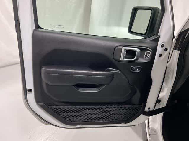 Thumbnail: 2022 Jeep Wrangler - 34