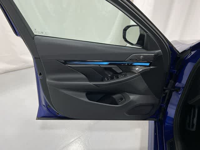 Thumbnail: 2025 BMW M5 - 34