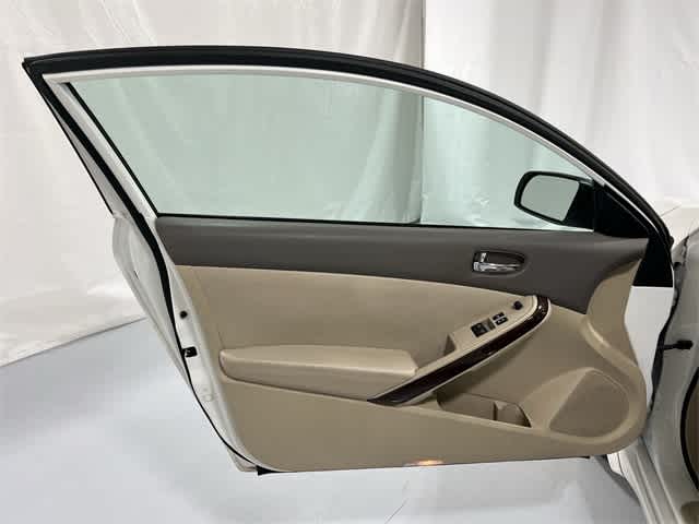 Thumbnail: 2010 Nissan Altima - 35