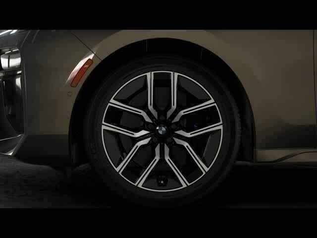 Thumbnail: 2025 BMW 7 Series - 7