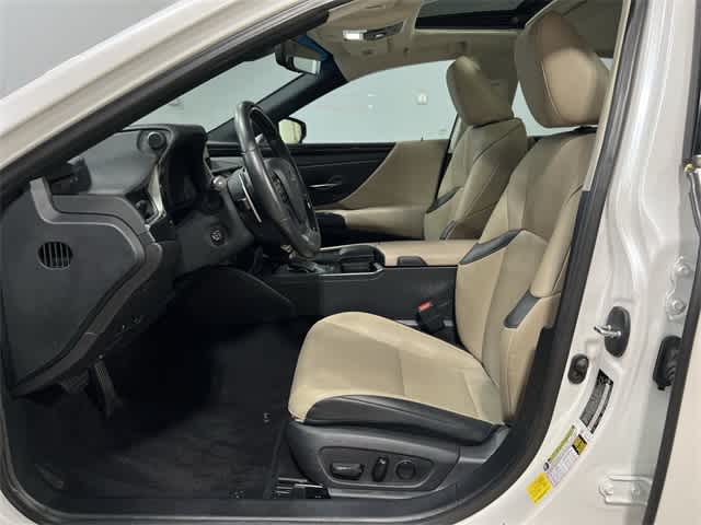 Thumbnail: 2020 Lexus ES - 10