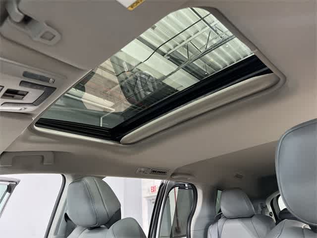 Thumbnail: 2021 Toyota Sienna - 24