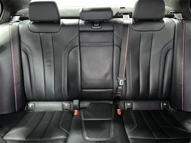 Thumbnail: 2022 BMW M5 - 22