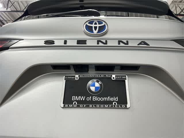 Thumbnail: 2021 Toyota Sienna - 18