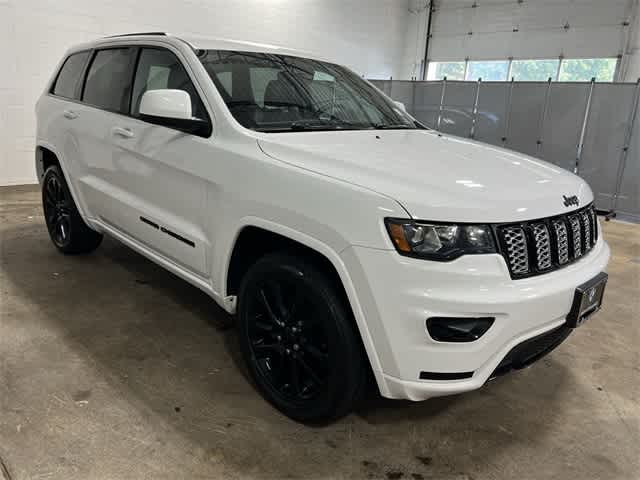 Thumbnail: 2017 Jeep Grand Cherokee - 16