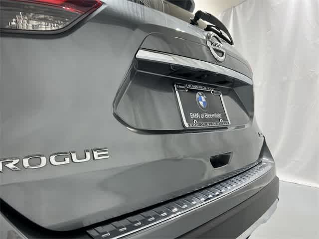 Thumbnail: 2017 Nissan Rogue - 17