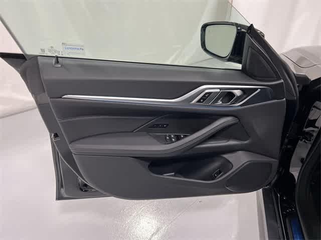 Thumbnail: 2025 BMW i4 - 35