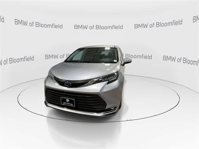 Thumbnail: 2021 Toyota Sienna - 3
