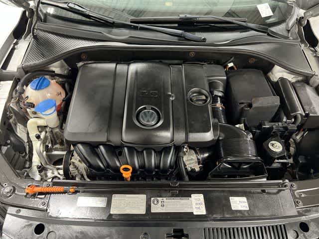 Thumbnail: 2013 Volkswagen Passat - 18