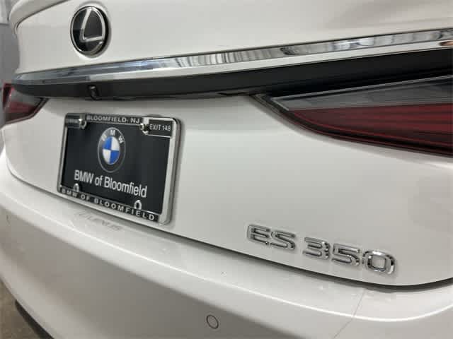 Thumbnail: 2020 Lexus ES - 18