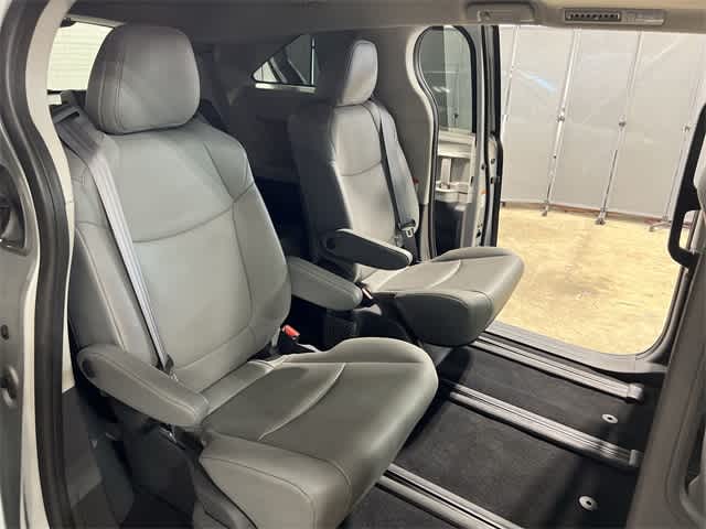 Thumbnail: 2021 Toyota Sienna - 26