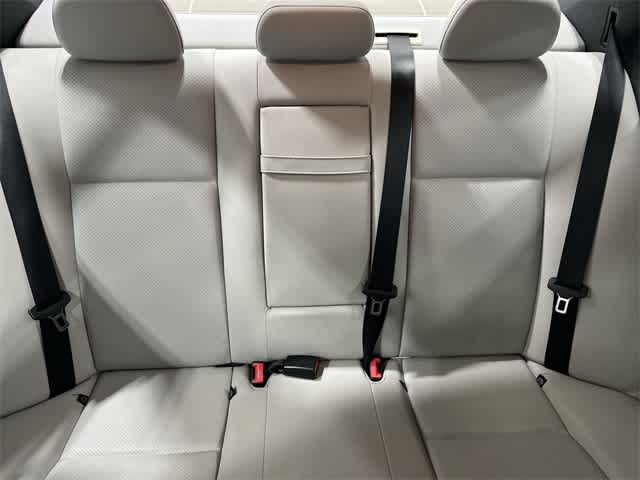 Thumbnail: 2010 Mercedes-Benz C-Class - 22