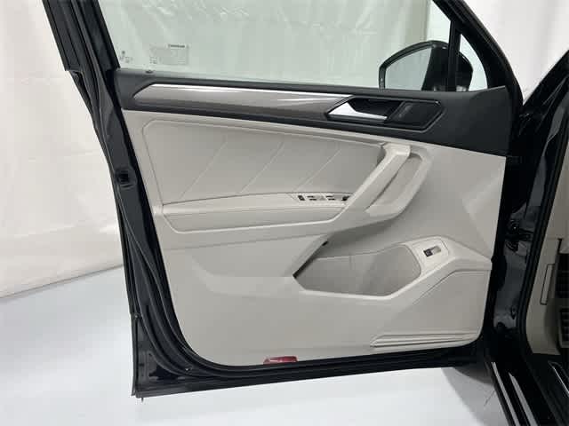 Thumbnail: 2022 Volkswagen Tiguan - 35