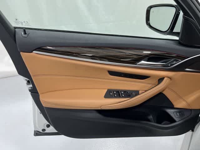 Thumbnail: 2023 BMW 5 Series - 35