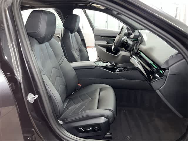 Thumbnail: 2025 BMW 5 Series - 26