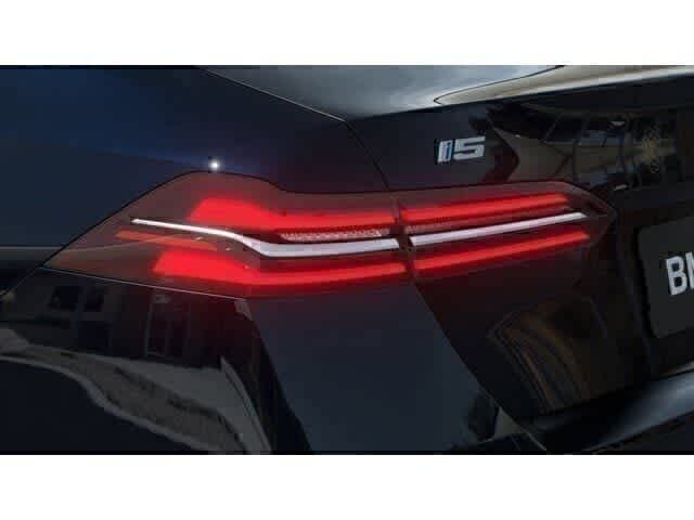 Thumbnail: 2026 BMW i5 - 8